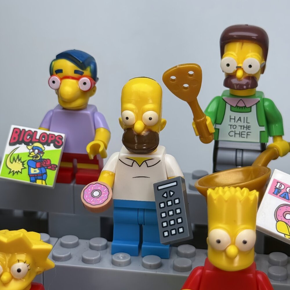 The Simpsons Custom Minifigure Set – Homer, Marge, Bart, Lisa, Maggie(8pcs) - Picture 5 of 6
